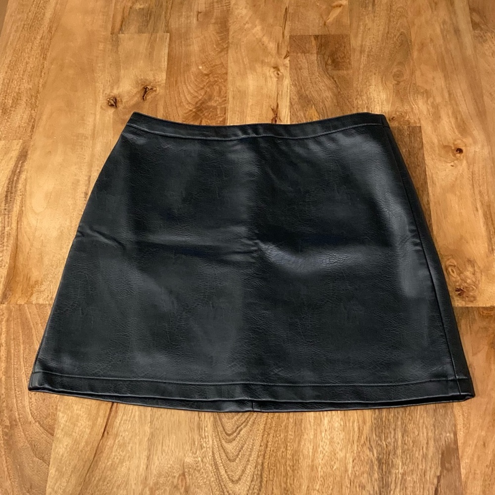 Wishlist Apparel Womens LARGE Faux Leather Black Mini Skirt